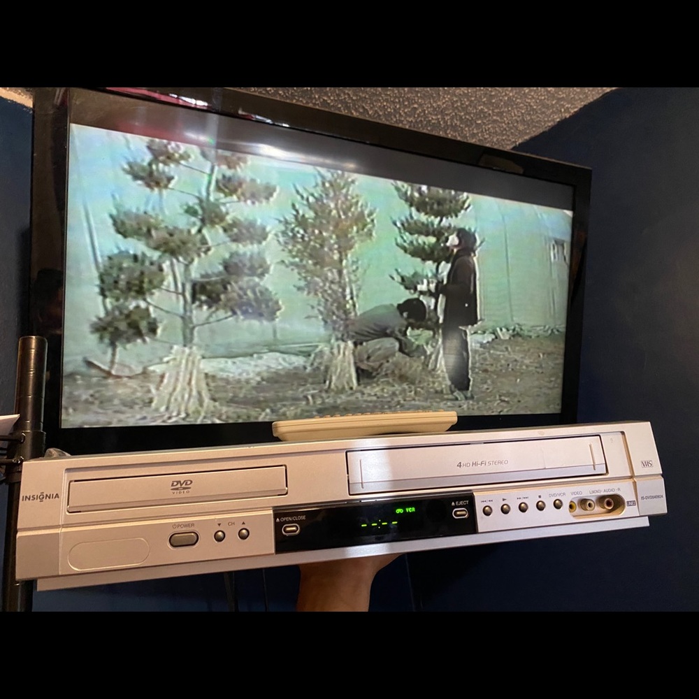 Insignia VCR with Remote No AV Cables